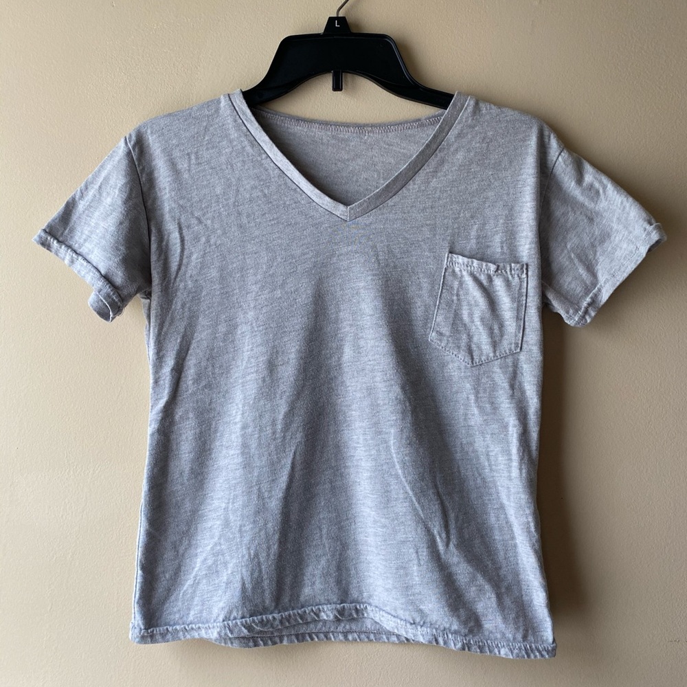 Basic grey short sleeved V-neck tee
